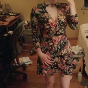 Floral v-neck wrap dress with choker